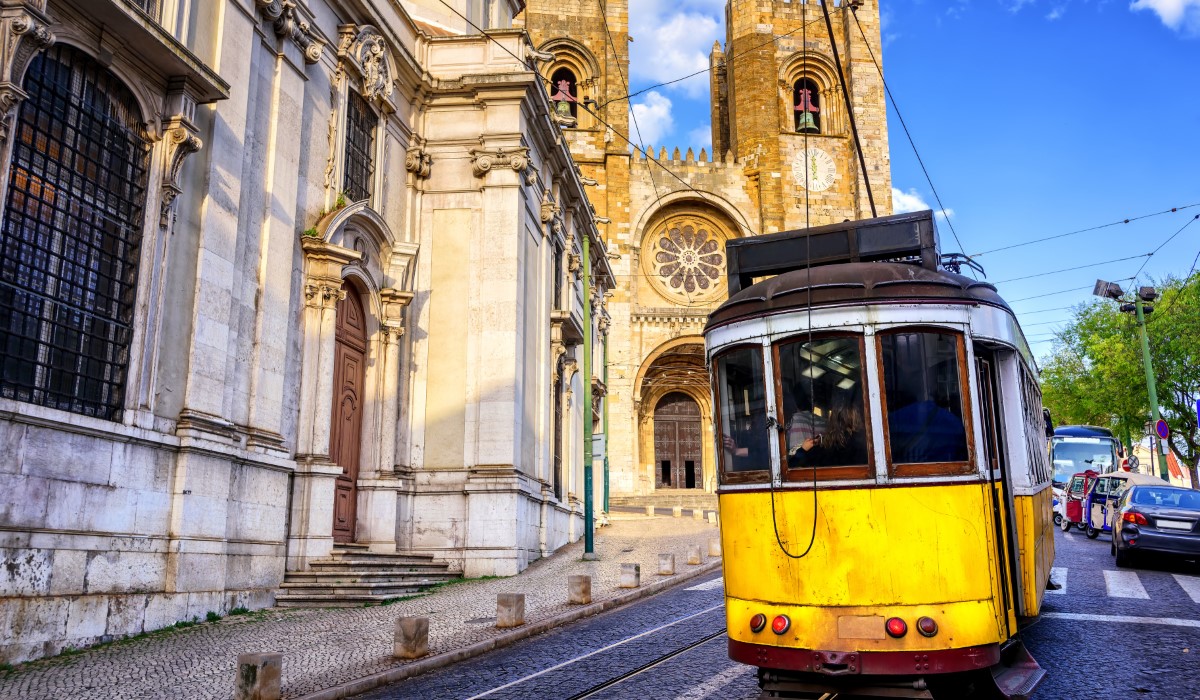 Lisbon_Private_Tours_Portugal_Tram28