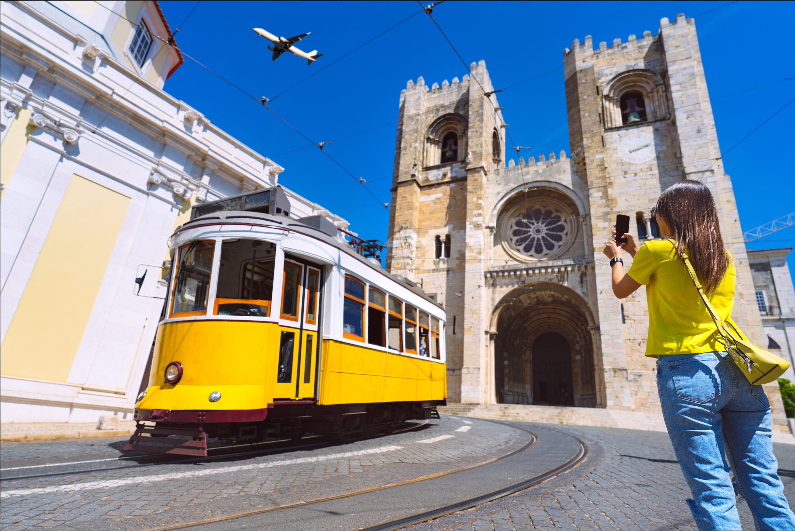 alfama-cathedral-tram28