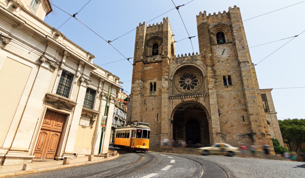 lisbon_tram_portugal