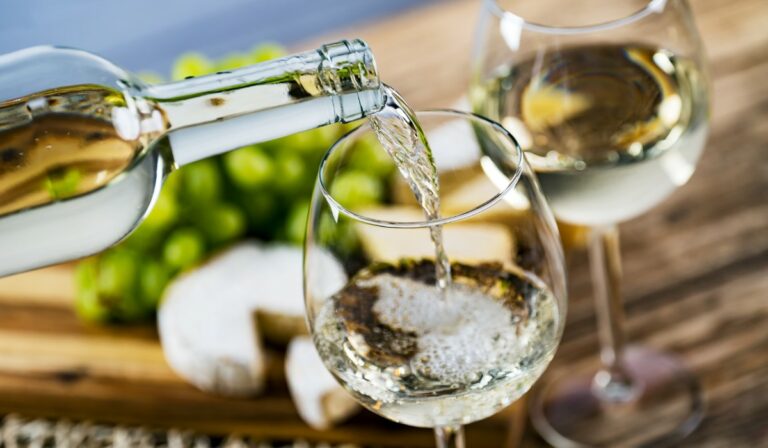 Vinho Verde: Portugal's Exquisite Green Wine - The Lisbon Guide ...