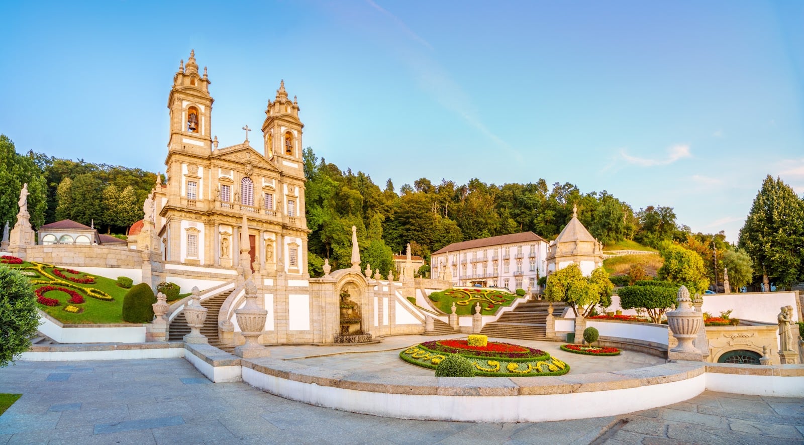 Before You Arrive: The Portuguese Customs That Make You Feel Welcome