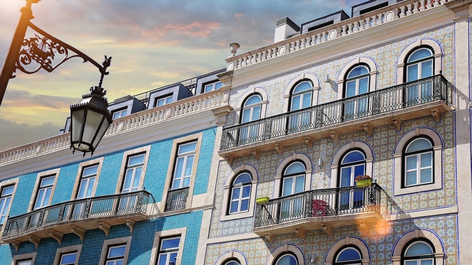 Chiado to Baixa on Foot: Bookshops, Backstreets and River Light