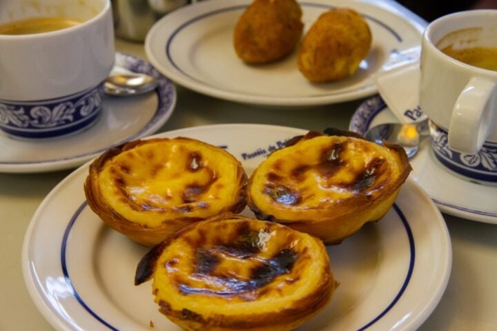 Arriving Tired: Jet Lag, Airports and Your First Days in Portugal