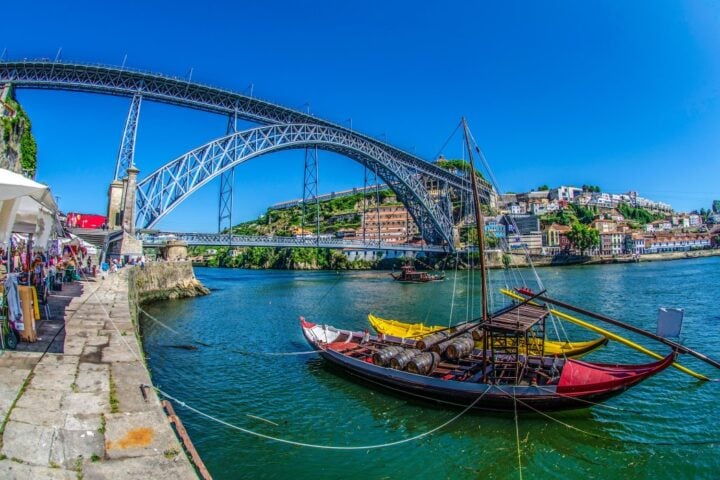 North or South? Pairing Lisbon with Porto and the Douro or with the Algarve